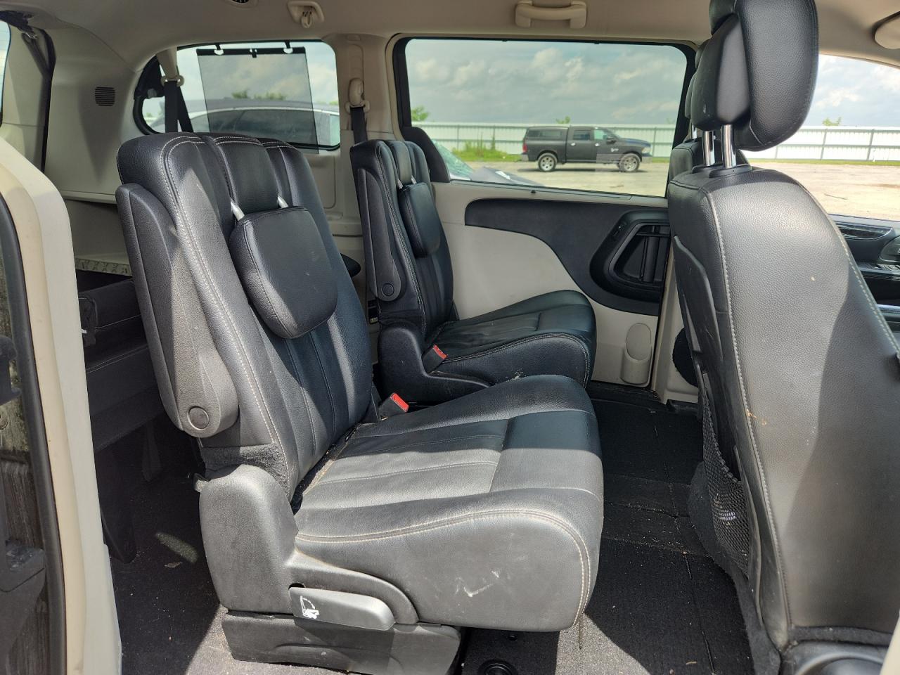 2016 Chrysler Town & Country Touring VIN: 2C4RC1BGXGR113257 Lot: 65097635