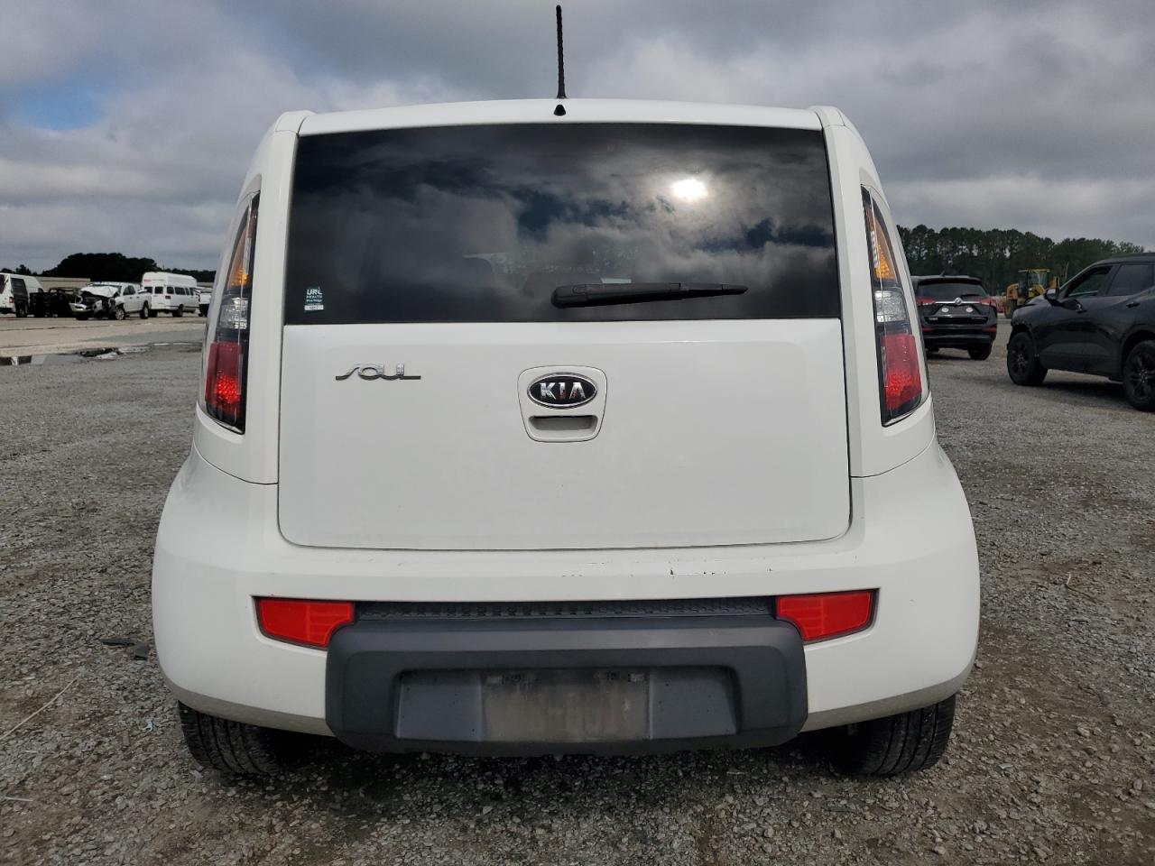 2011 Kia Soul + VIN: KNDJT2A23B7331818 Lot: 63120375