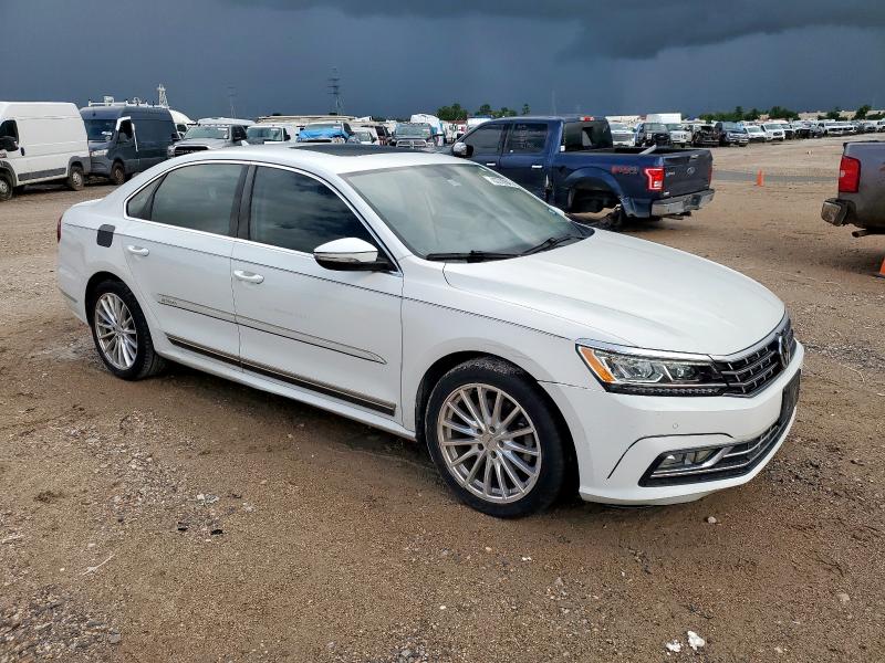  VOLKSWAGEN PASSAT 2017 Белы