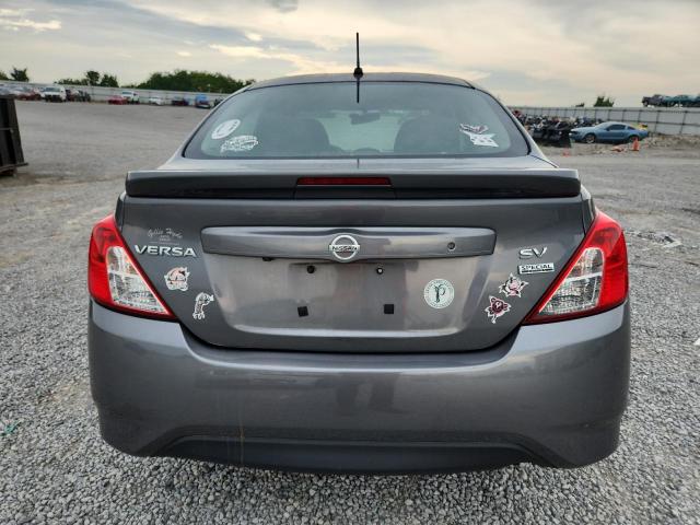  NISSAN VERSA 2018 Серый