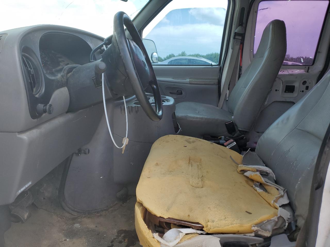 2000 Ford Econoline E150 Van VIN: 1FTRE14W5YHA32324 Lot: 62725315
