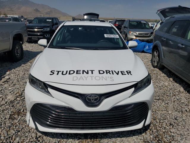  TOYOTA CAMRY 2019 Белы
