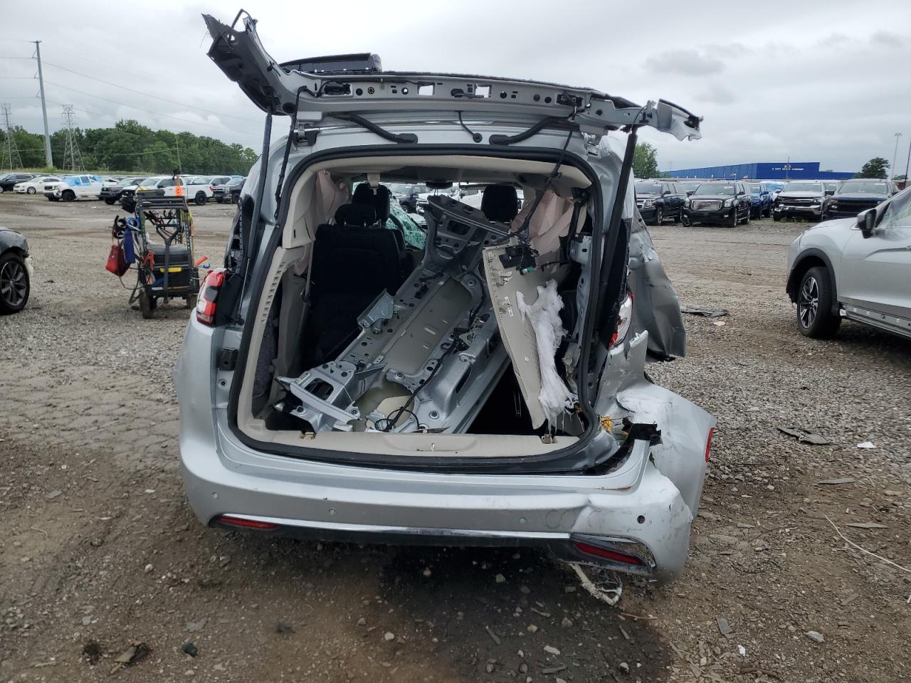 2024 Chrysler Pacifica Touring L VIN: 2C4RC1BG7RR172379 Lot: 63496415