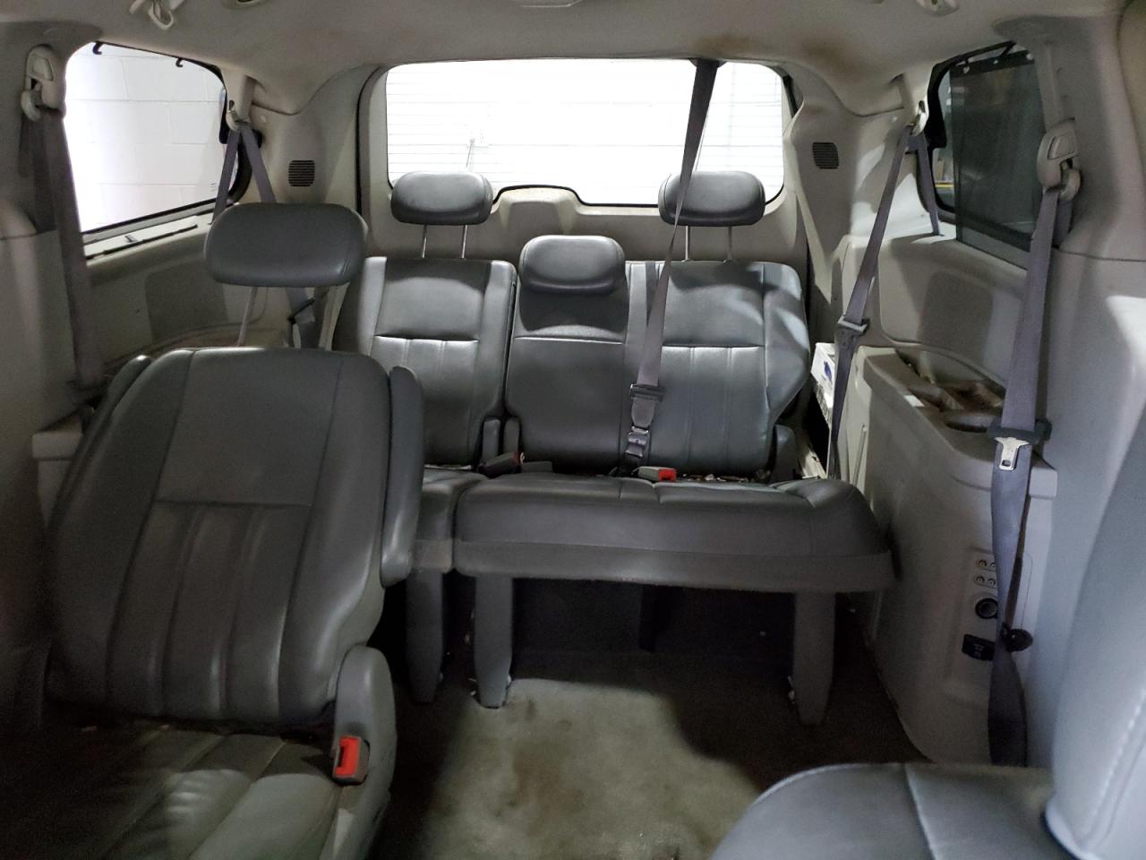 2010 Chrysler Town & Country Touring VIN: 2A4RR5D19AR368756 Lot: 64323825