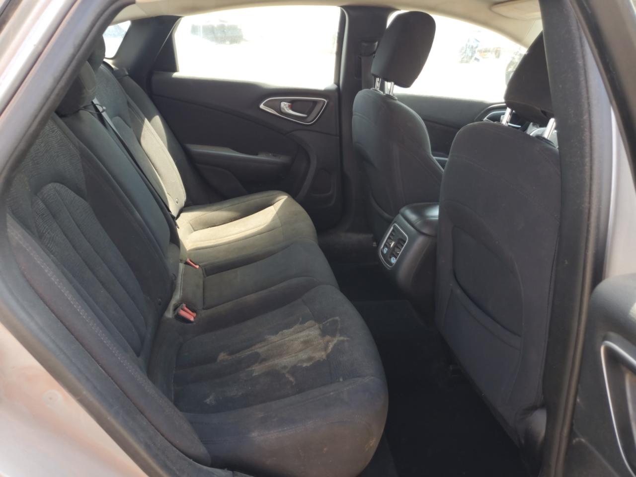 2015 Chrysler 200 Limited VIN: 1C3CCCAB1FN605828 Lot: 63738145