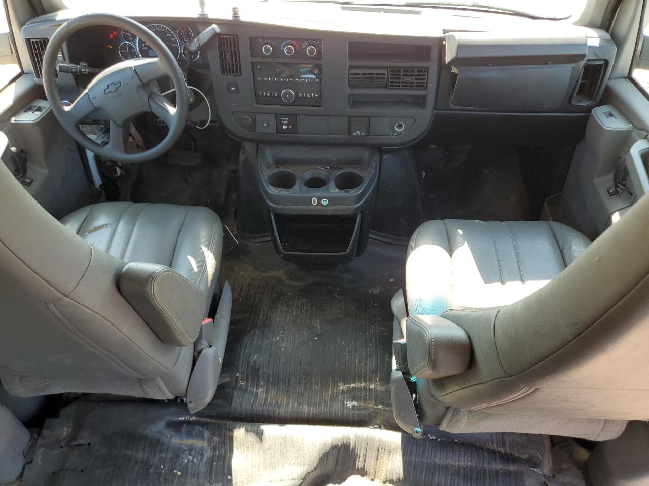 2017 Chevrolet Express G2500 VIN: 1GCWGAFF8H1341241 Lot: 64240255