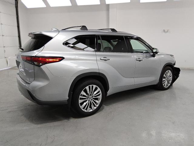  TOYOTA HIGHLANDER 2023 Серебристый