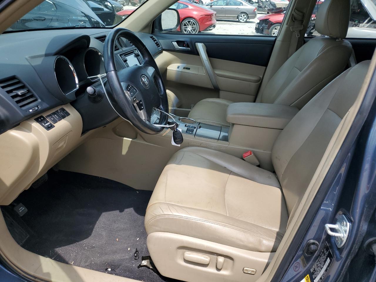2013 Toyota Highlander Base VIN: 5TDBK3EH9DS271323 Lot: 64810825