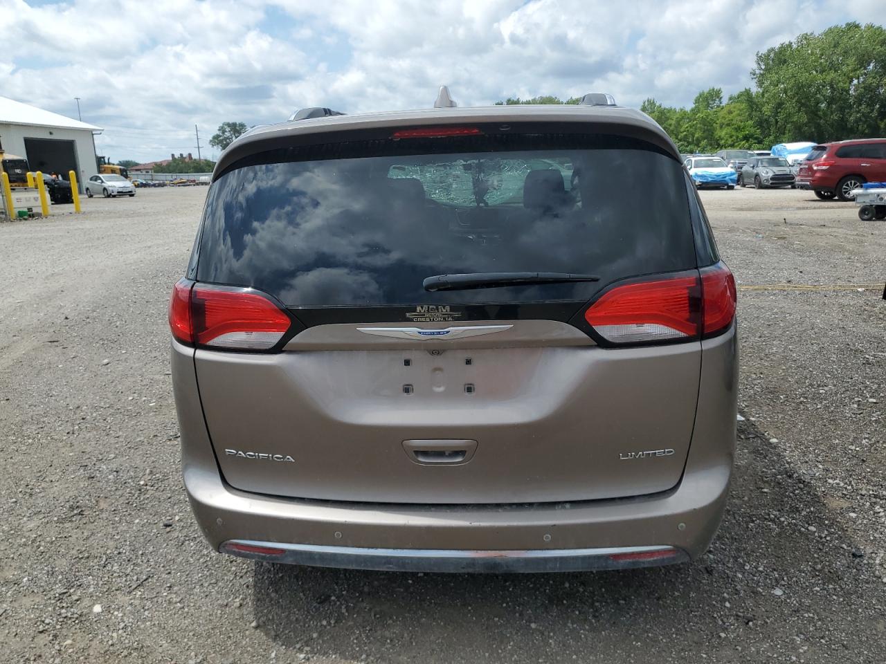 2017 Chrysler Pacifica Limited VIN: 2C4RC1GGXHR758100 Lot: 64547385