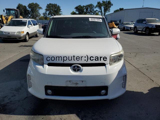 TOYOTA SCION 2015 Белы