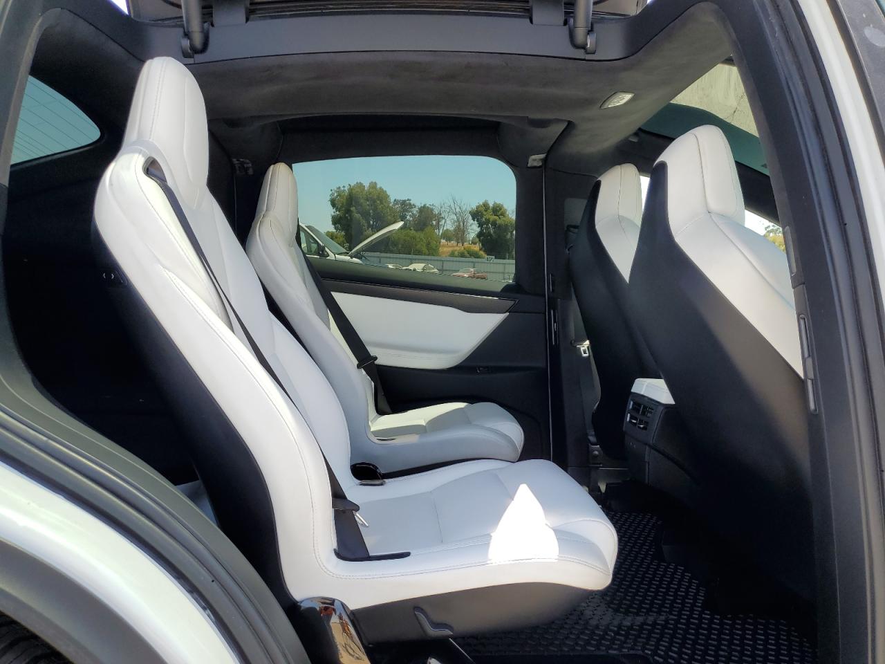 2018 Tesla Model X VIN: 5YJXCBE22JF136595 Lot: 61272195