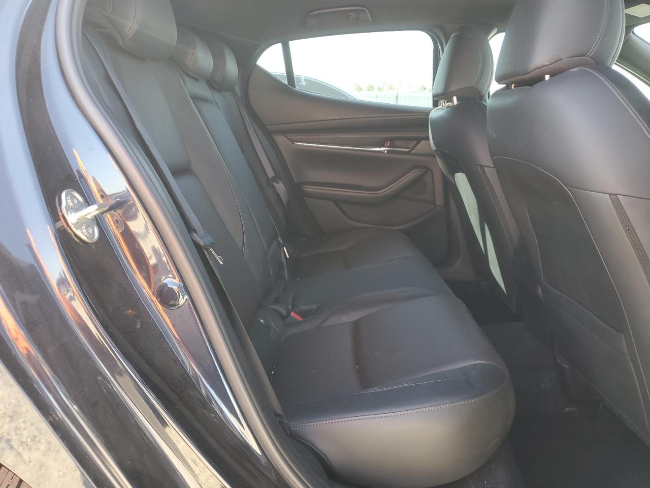 2019 Mazda 3 Preferred VIN: JM1BPAMM0K1135063 Lot: 67228335