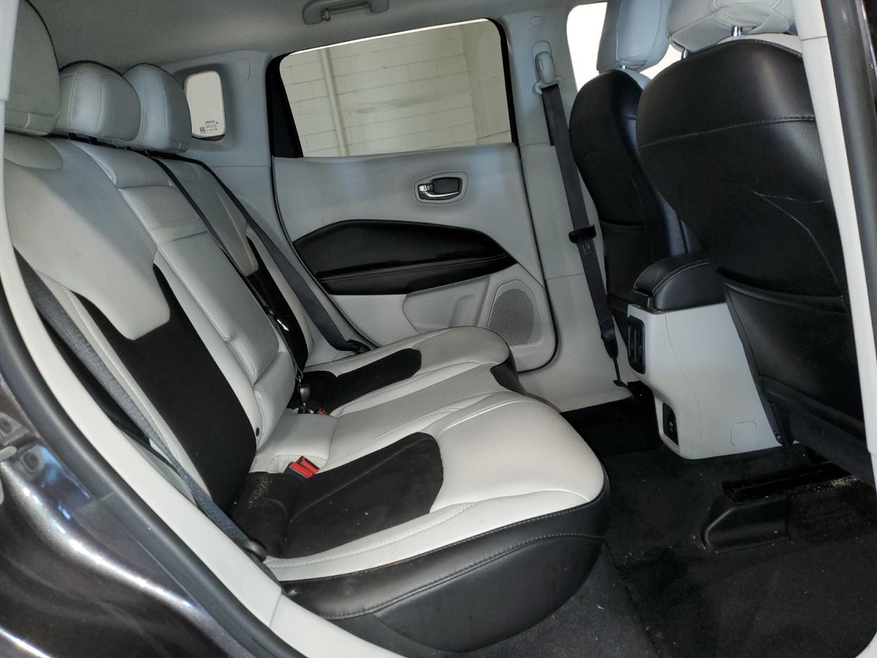 2018 Jeep Compass Latitude VIN: 3C4NJDBBXJT413086 Lot: 62756545