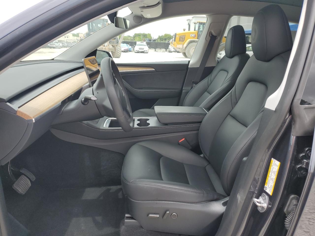 2024 Tesla Model Y VIN: 7SAYGDEE8RA233228 Lot: 64816445