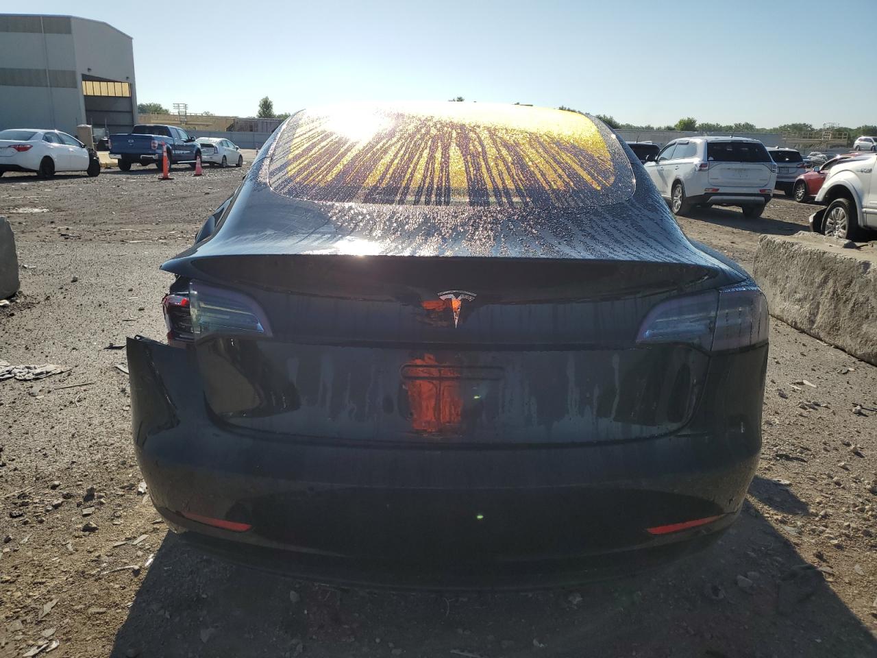 2018 Tesla Model 3 VIN: 5YJ3E1EA9JF165621 Lot: 63108195