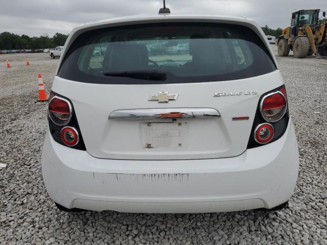 Hatchbacks CHEVROLET SONIC 2015 Biały