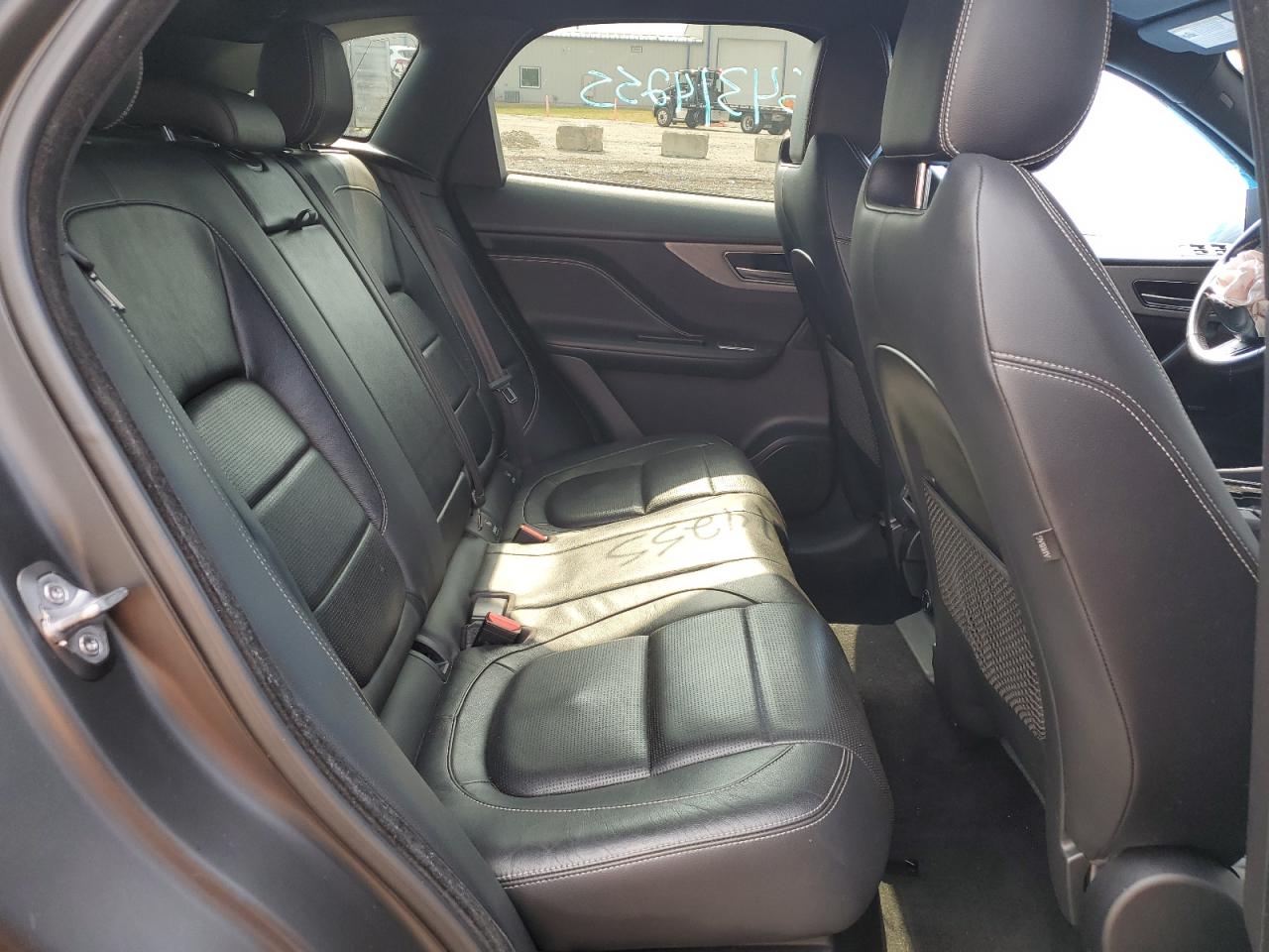 SADCM2BV9HA495718 2017 Jaguar F-Pace S
