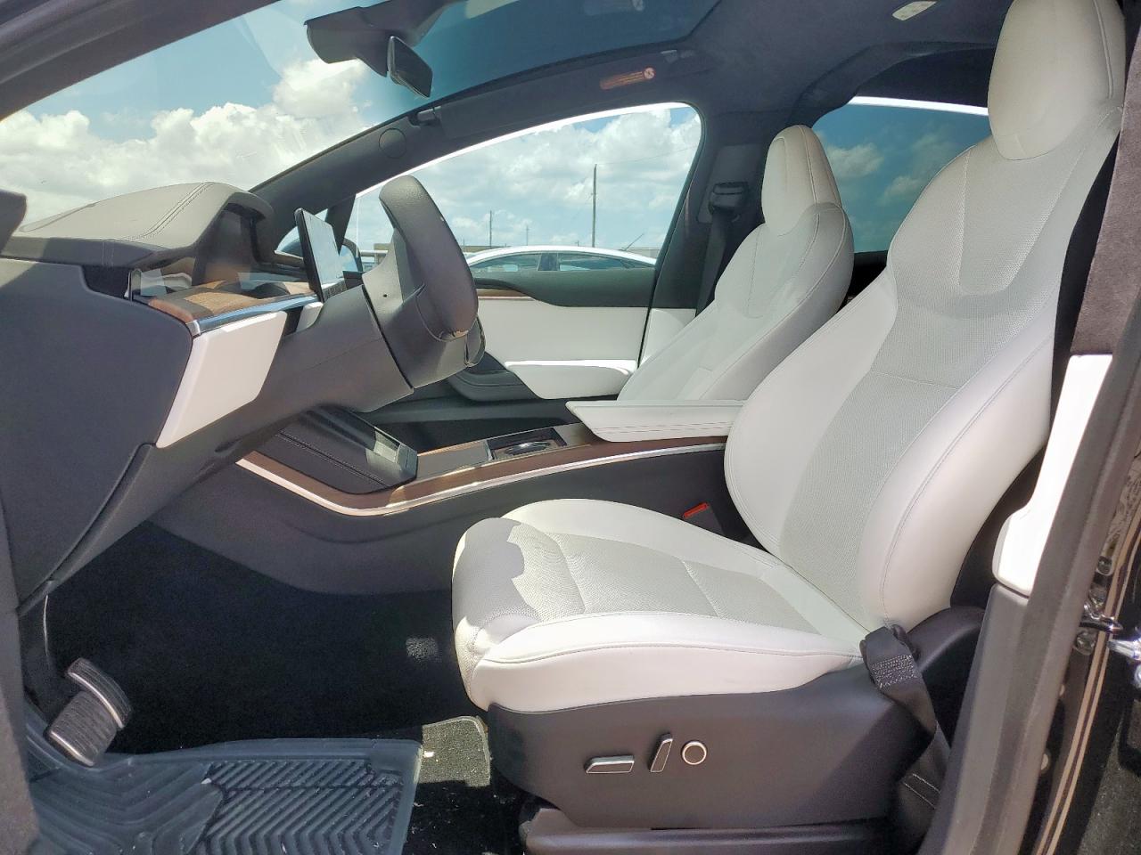 2022 Tesla Model X VIN: 7SAXCDE58NF350988 Lot: 64325365