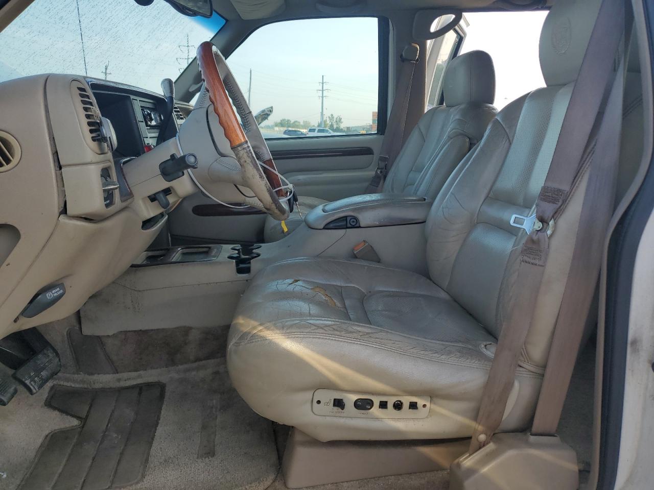 2000 Cadillac Escalade Luxury VIN: 1GYEK63R5YR203660 Lot: 94714305