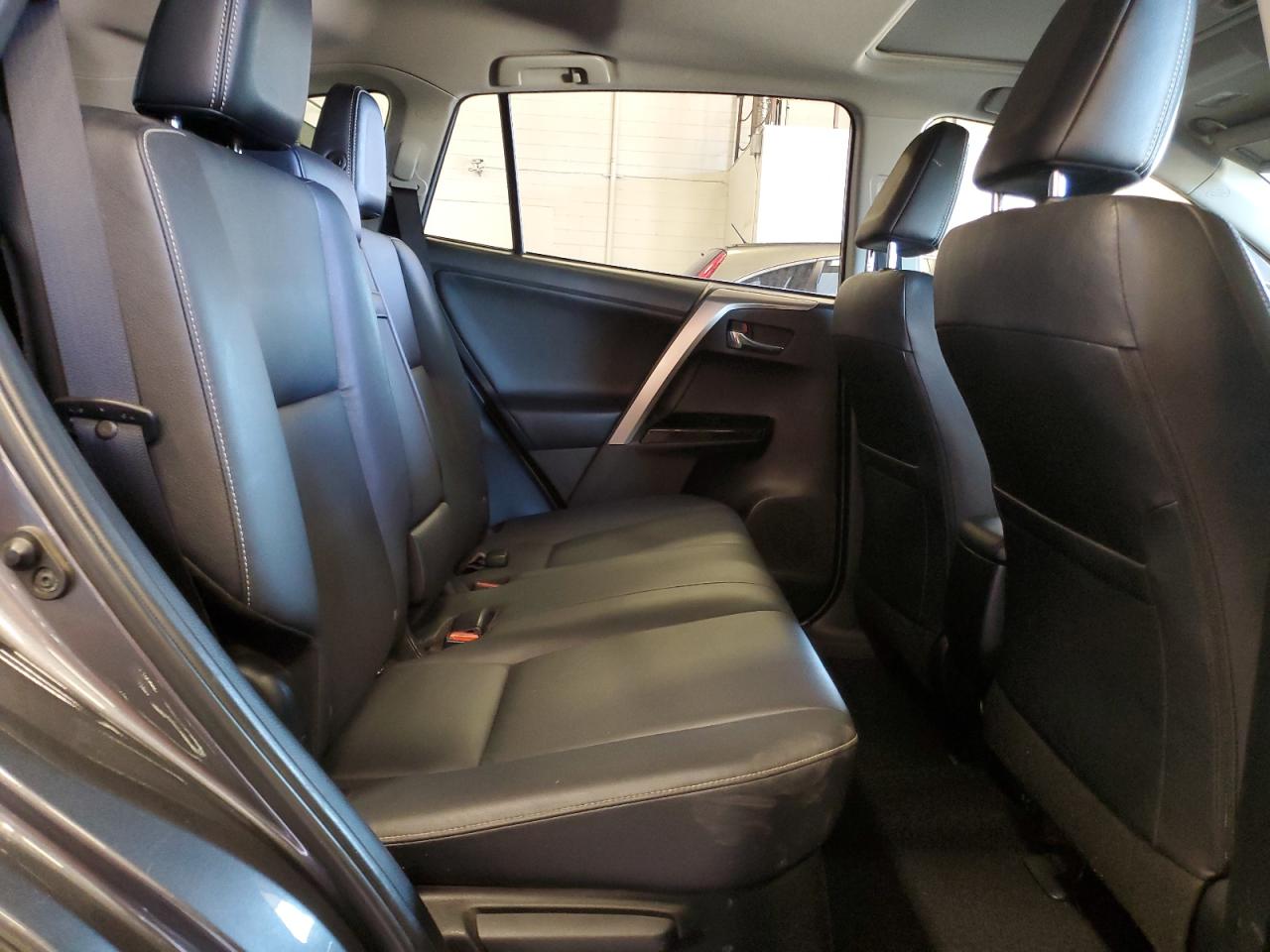 JTMDJREV5HD126687 TOYOTA RAV4 2017
