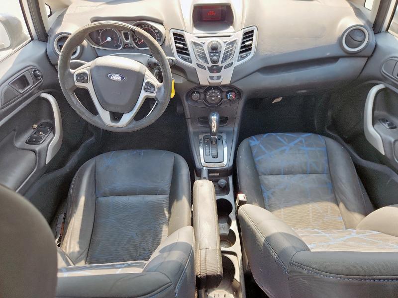 Sedans FORD FIESTA 2013 Srebrny