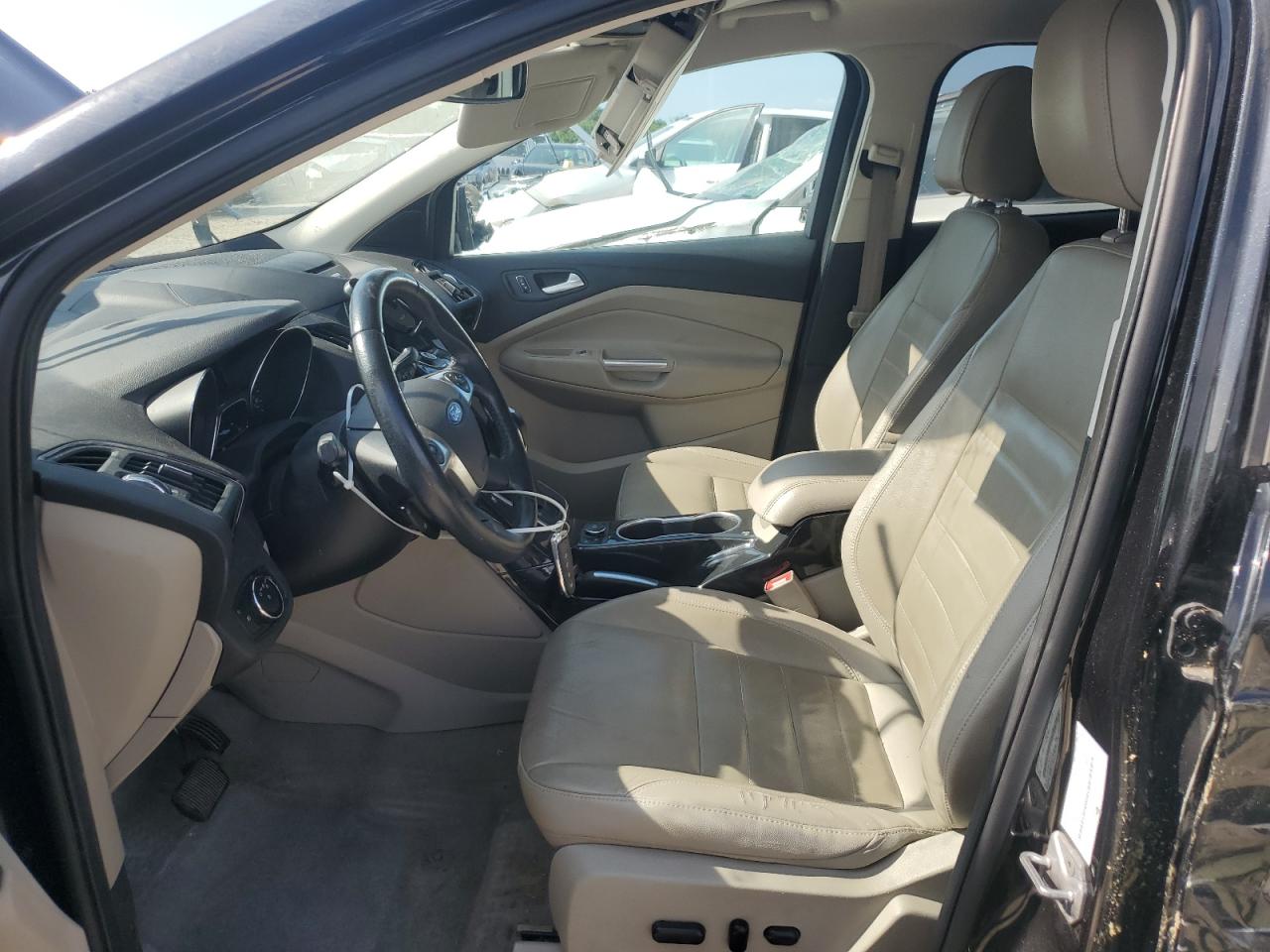 1FMCU9J95EUB30113 2014 Ford Escape Titanium