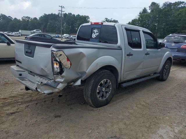 Pickups NISSAN FRONTIER 2016 Srebrny