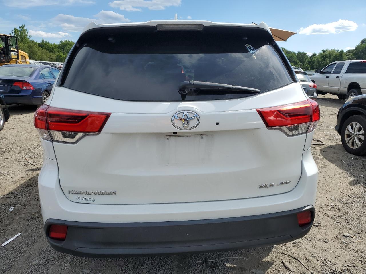 2018 Toyota Highlander Se VIN: 5TDJZRFH3JS879942 Lot: 65031015