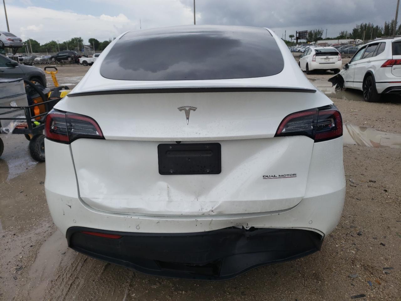 2022 Tesla Model Y VIN: 7SAYGDEF7NF372515 Lot: 61592095