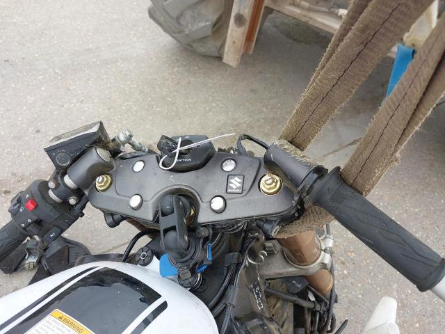 2017 SUZUKI GSX 1300 R