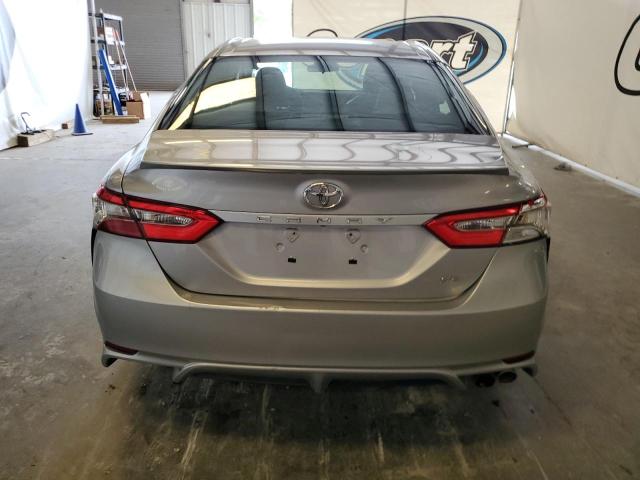  TOYOTA CAMRY 2018 Srebrny