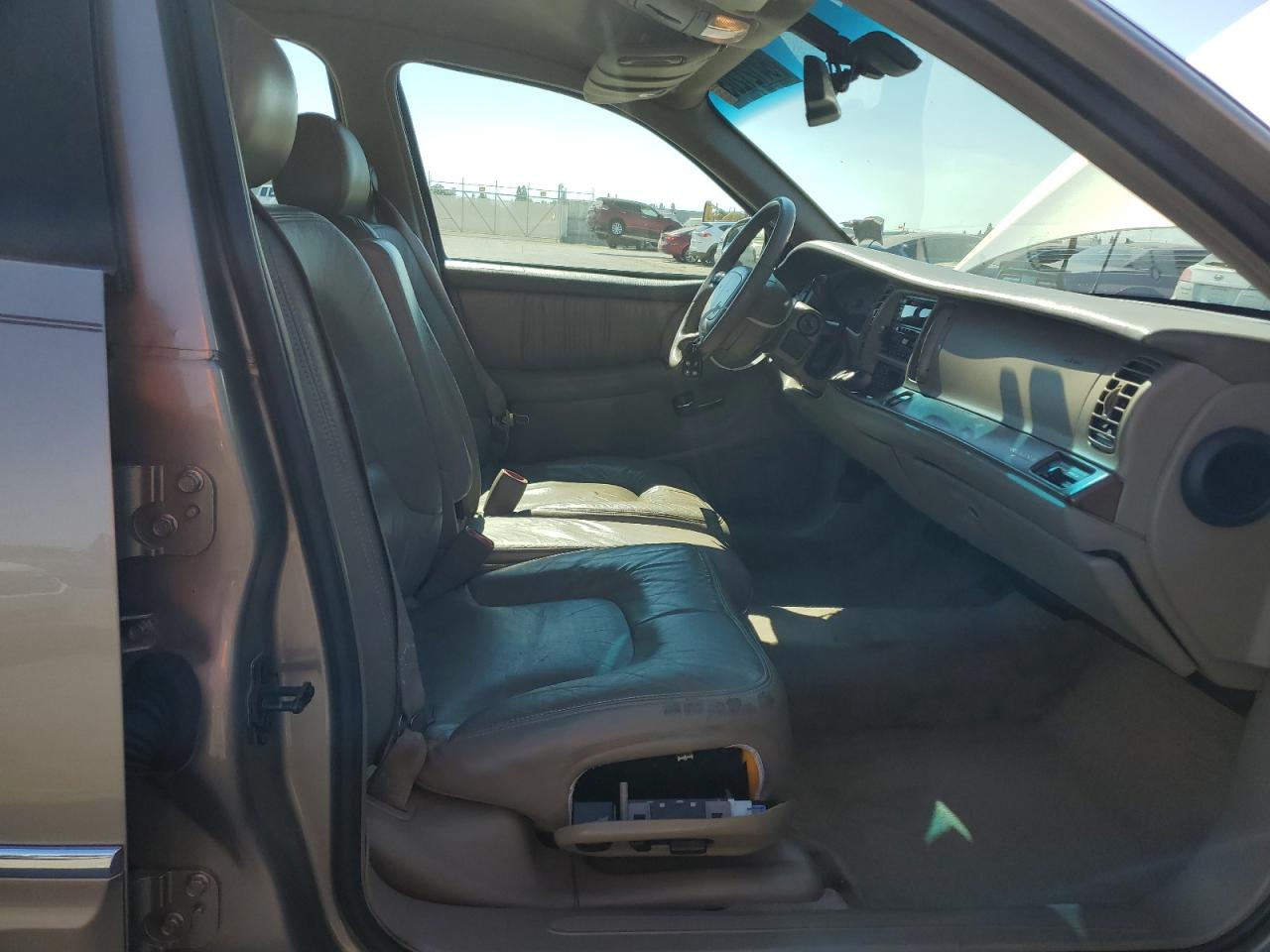 2000 Buick Park Avenue VIN: 1G4CW54K7Y4241400 Lot: 64121205