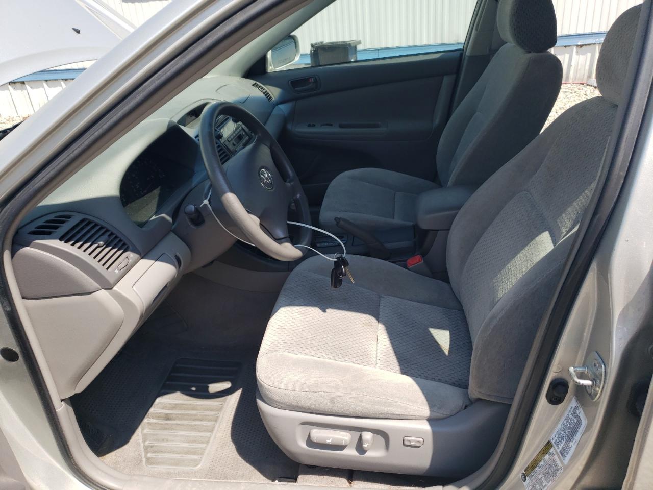 2004 Toyota Camry Le VIN: 4T1BE32K44U281515 Lot: 64942135