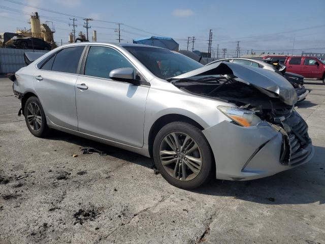  TOYOTA CAMRY 2016 Srebrny