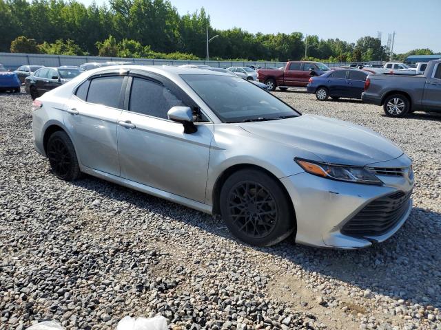  TOYOTA CAMRY 2018 Srebrny