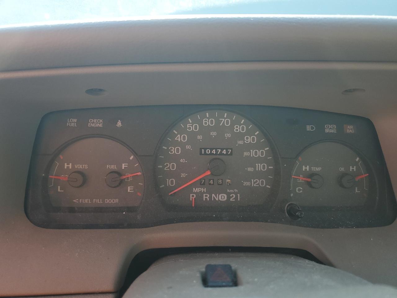 2005 Mercury Grand Marquis Gs VIN: 2MEFM74W65X672853 Lot: 63393935