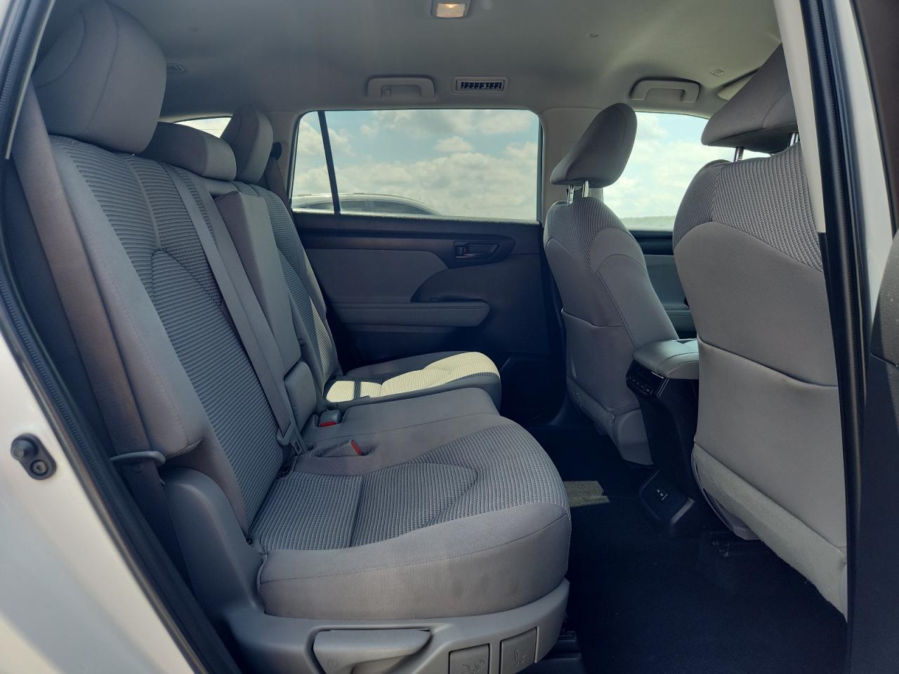 2022 Toyota Highlander L VIN: 5TDBZRBHXNS587561 Lot: 63030175
