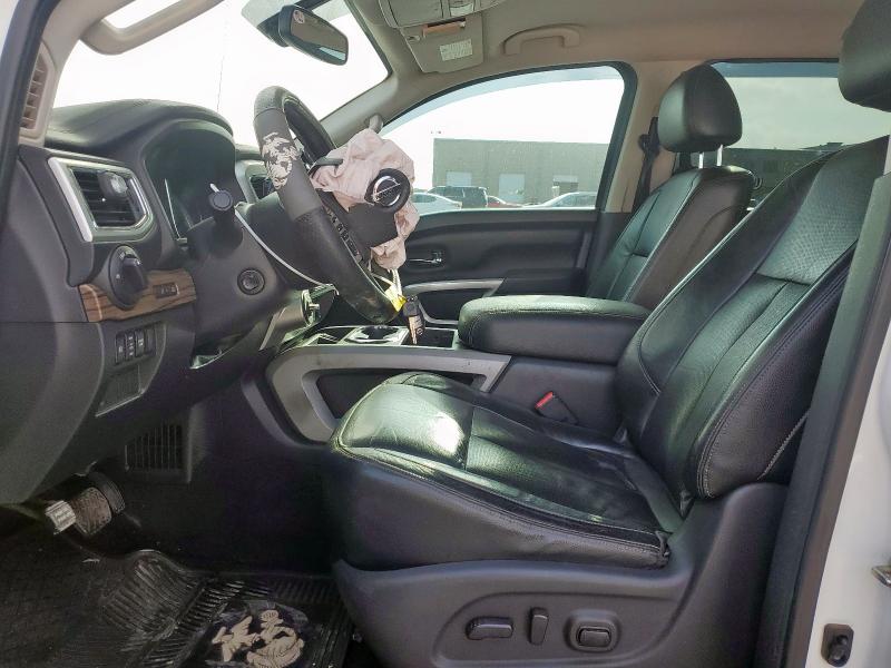  NISSAN TITAN 2017 Белы
