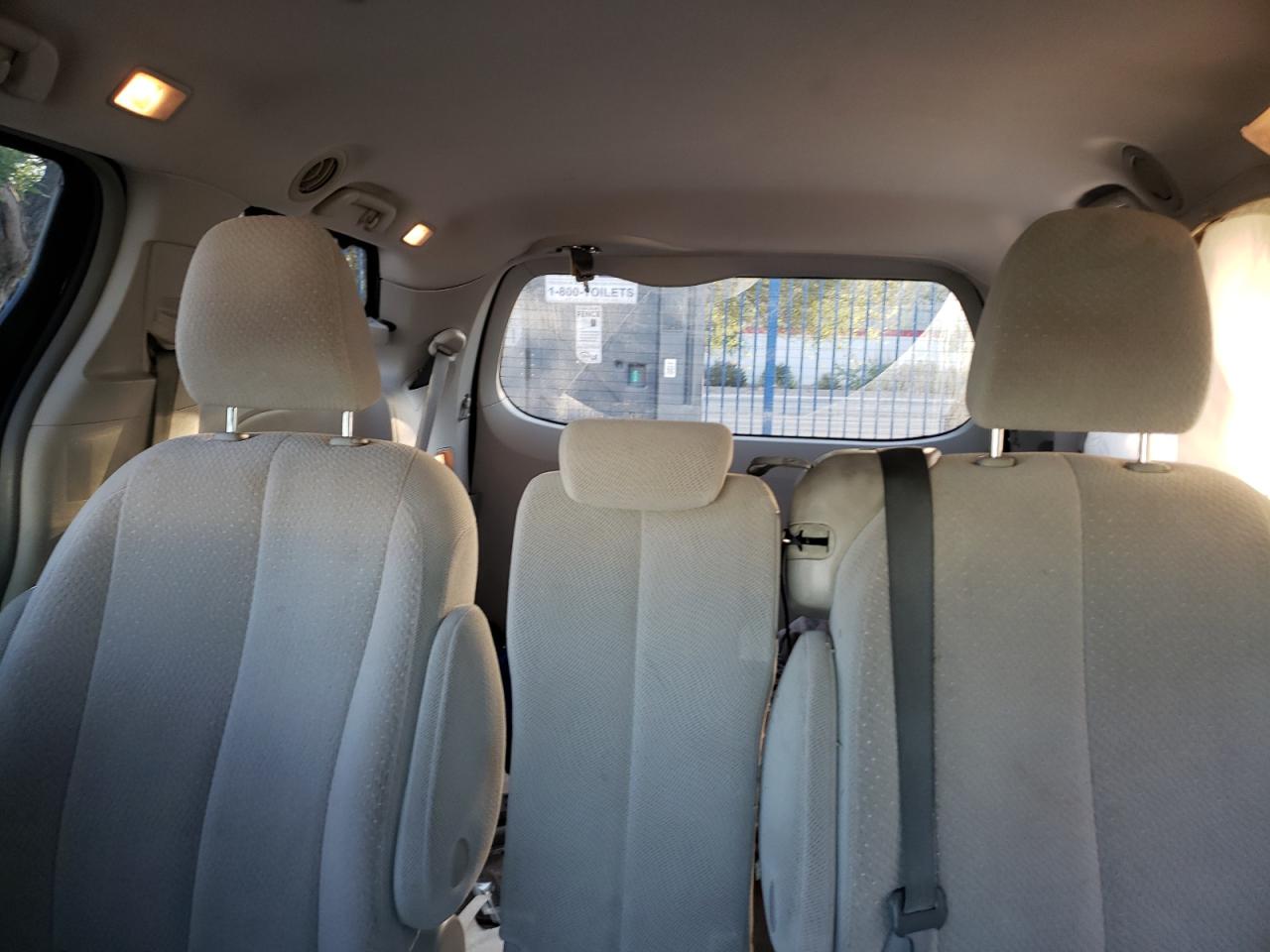 2014 Toyota Sienna Le VIN: 479613 Lot: 63916155