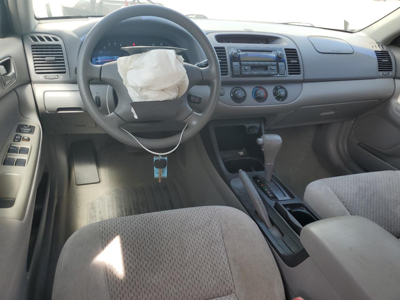 2004 Toyota Camry Le VIN: 4T1BE32K64U827408 Lot: 65544835