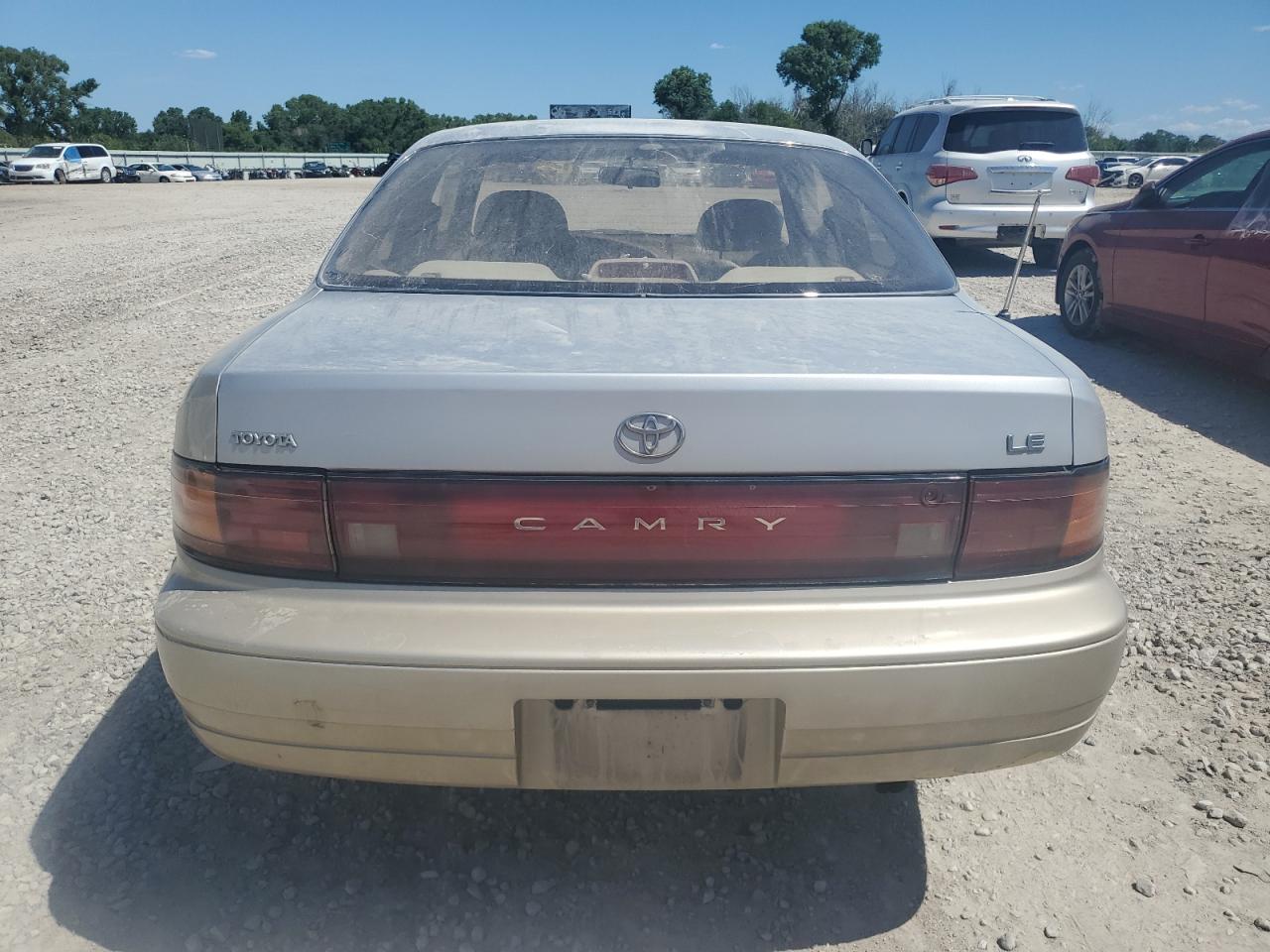 1994 Toyota Camry Le VIN: 4T1SK12C2RU352689 Lot: 62940695