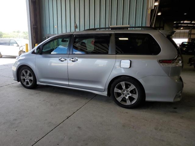  TOYOTA SIENNA 2013 Srebrny