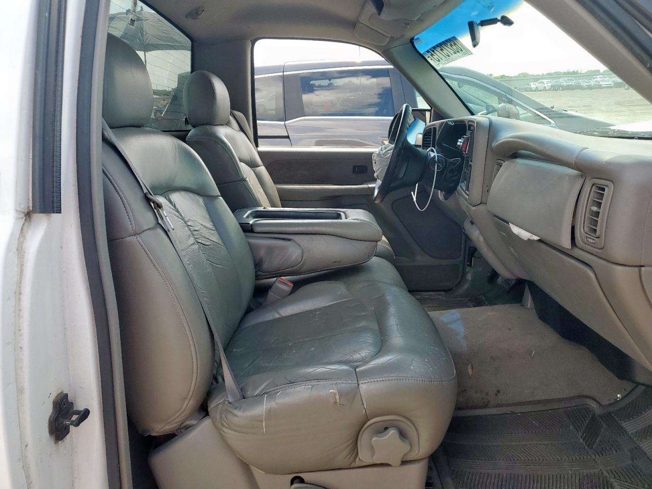 2000 Chevrolet Silverado C1500 VIN: 1GCEC14T5YZ223939 Lot: 65275715