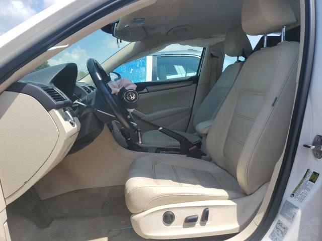 Sedans VOLKSWAGEN PASSAT 2015 White