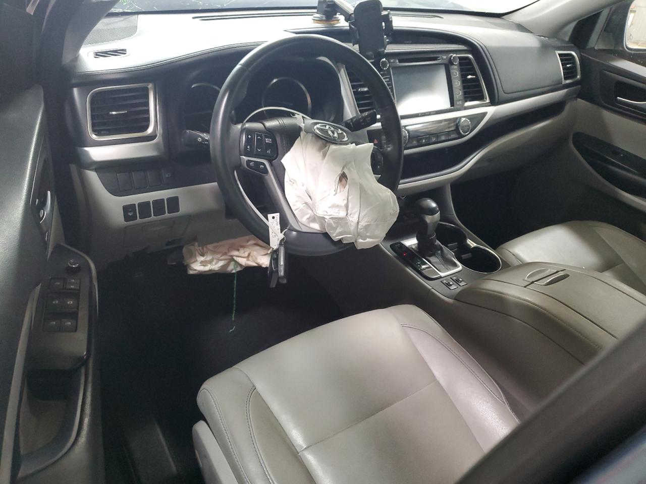 2016 Toyota Highlander Xle VIN: 5TDJKRFH8GS320657 Lot: 64727765