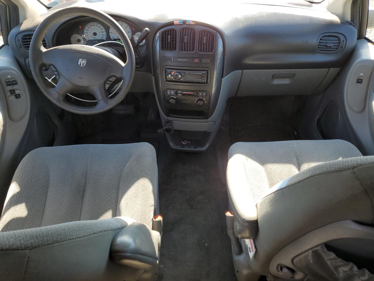 2005 Dodge Caravan Sxt VIN: 1D4GP45R15B394101 Lot: 65929425