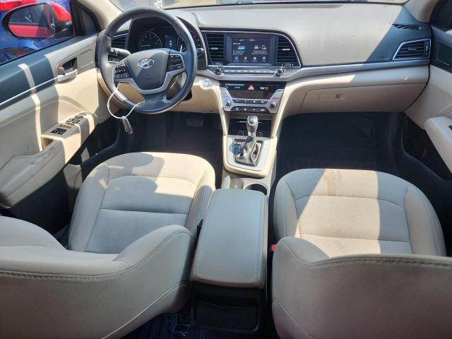  HYUNDAI ELANTRA 2017 Красный