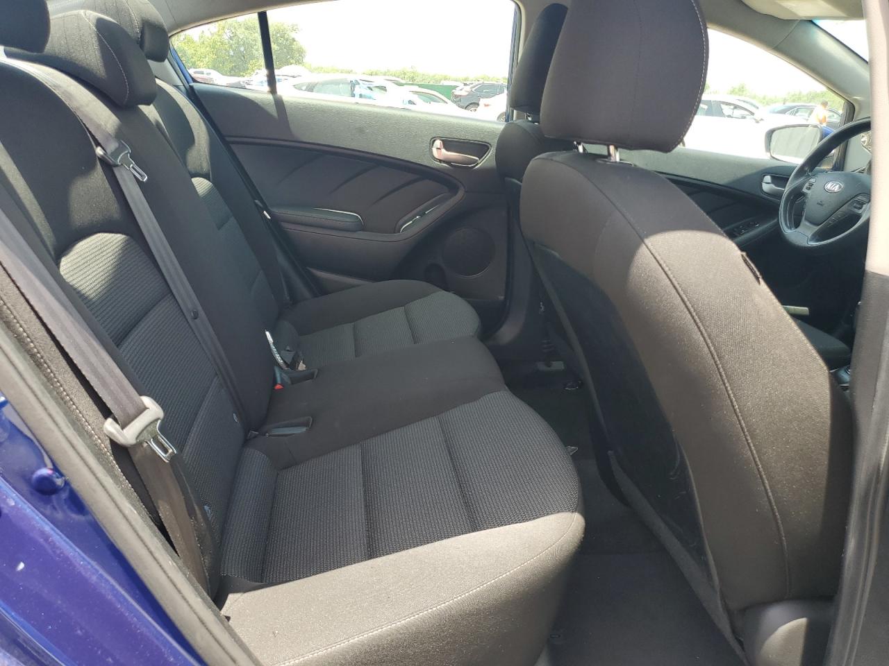 3kpfk4a70he135263 3KPFK4A70HE135263 2017 Kia Forte Lx