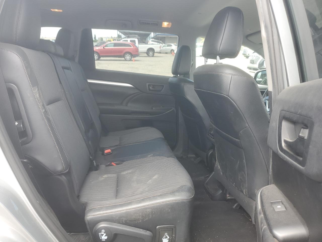 2019 Toyota Highlander Le VIN: 5TDZZRFHXKS335782 Lot: 63427845