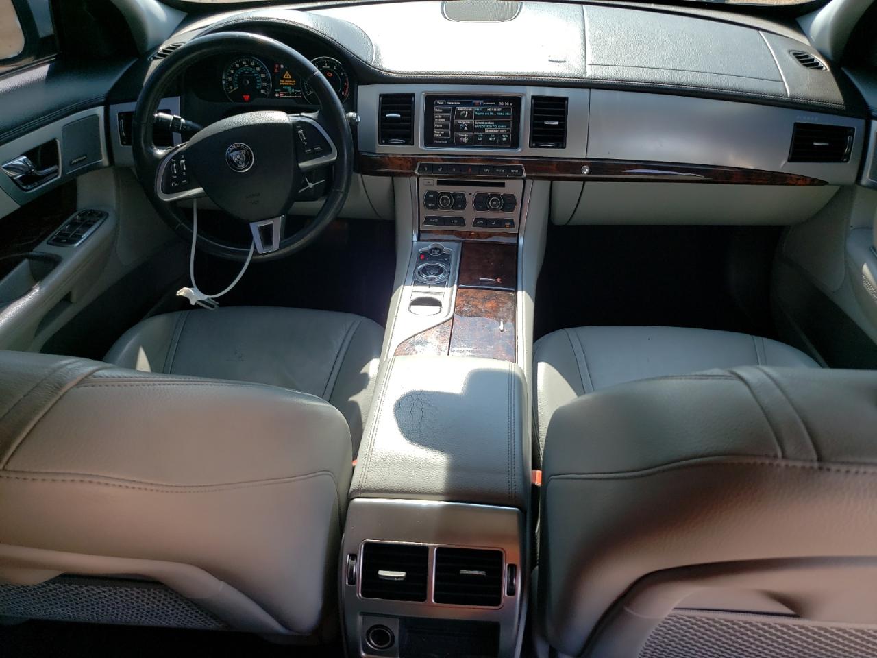 2015 Jaguar Xf 2.0T Premium VIN: SAJWA0FS3FPU76910 Lot: 63750105
